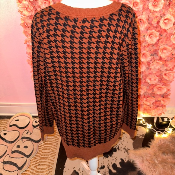 Apt. 9 (Large) Burnt Orange Houndstooth V-Neck Sweater - Picture 5 of 5